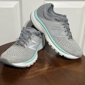 🔥🔥 NEW BALANCE 860 V10 Running Shoes - Silver/Mint - Women Sz 9.5 - EXCELLENT
